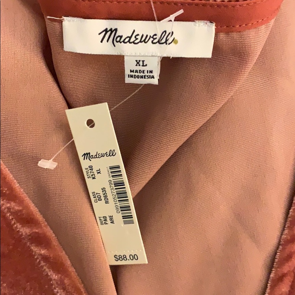 Host Pick 🛍️ Madewell Velvet Tulip-Sleeve Ruffle Top - Picture 11 of 11